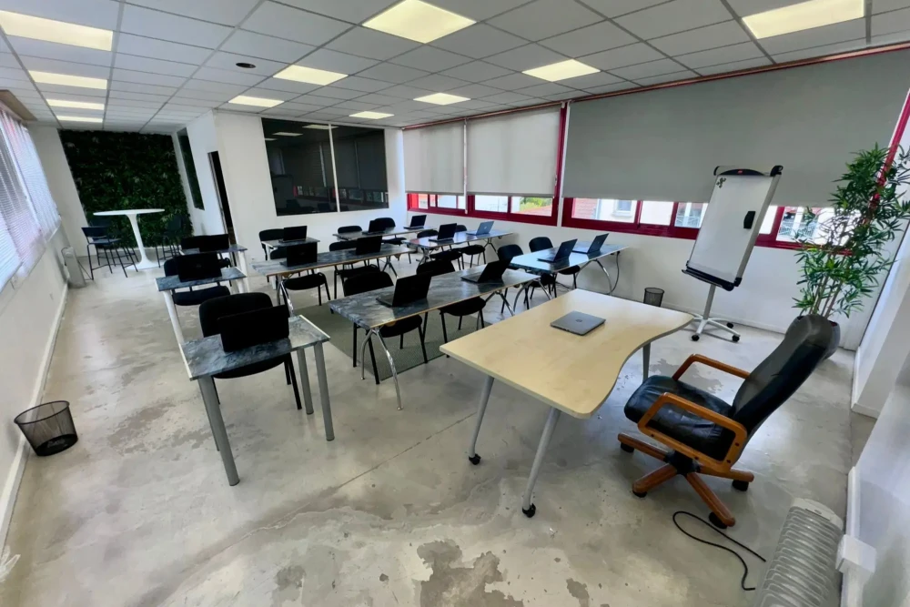 Espace indépendant - 93100 - 31 postes - 2500€
