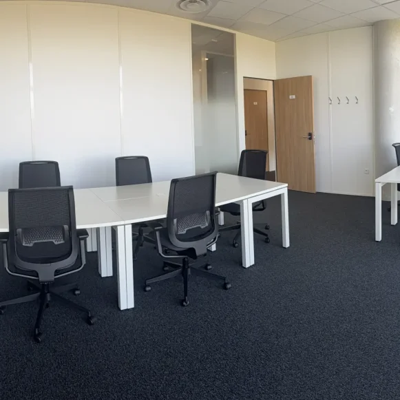 Bureau privé 29 m² 9 postes Coworking Avenue François Pignier Bourg-en-Bresse 01000 - photo 1