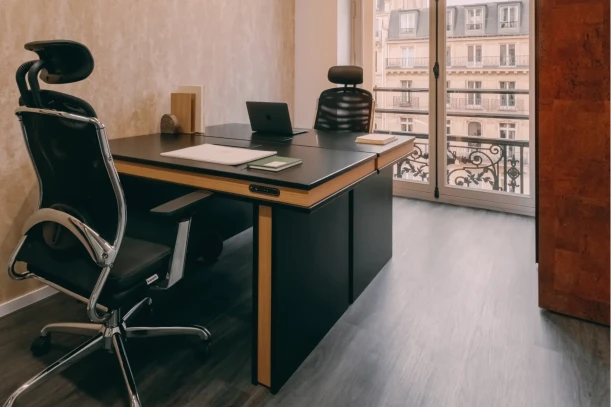 Bureau privé - 75008 - 2 postes - 3318€