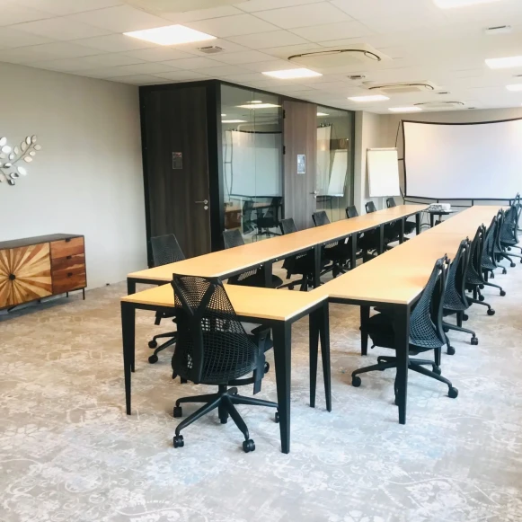 Bureau privé 60 m² 17 postes Location bureau Avenue de la Grande Armée Paris 75017 - photo 2