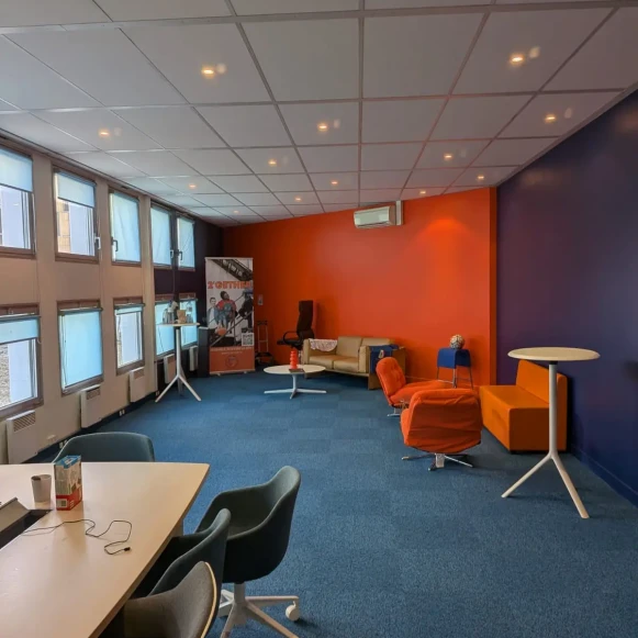 Bureau privé 15 m² 3 postes Location bureau Rue André Citroën Clichy 92110 - photo 5