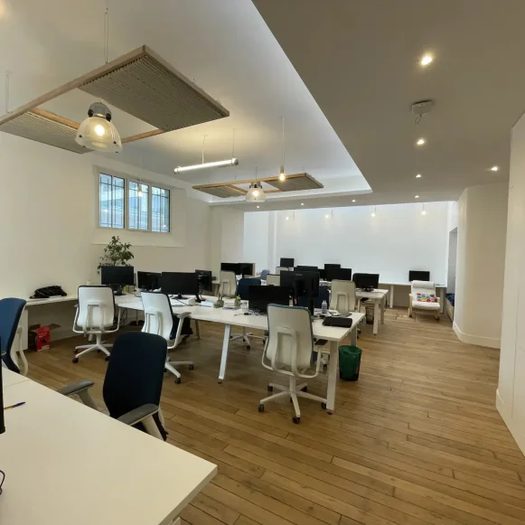 Bureau privé 50 m² 19 postes Location bureau Cité Paradis Paris 75010 - photo 1