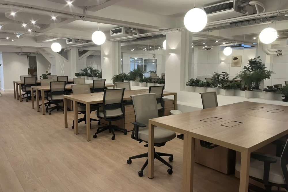 Espace indépendant - 75009 - 28 postes - 7900€