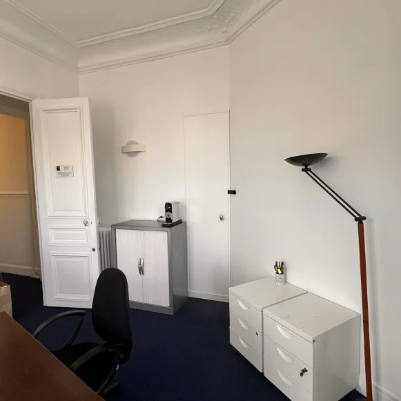 Bureau privé 15 m² 3 postes Location bureau Avenue de l'Opéra Paris 75001 - photo 7