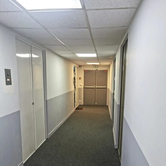 Bureau privé 10 m² 2 postes Location bureau Avenue Michelet Saint-Ouen-sur-Seine 93400 - photo 2