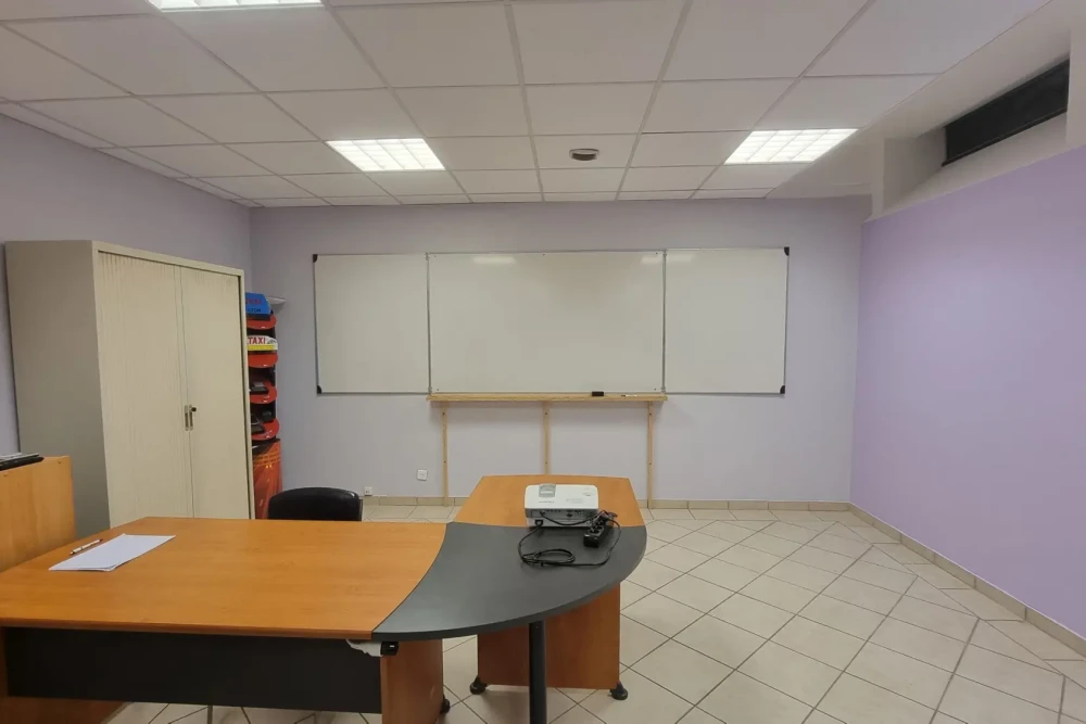 Bureau privé - 69500 - 2 postes - 400€