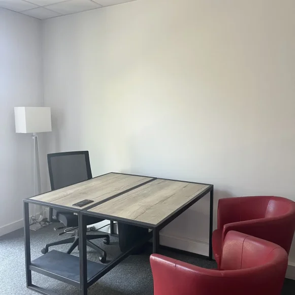 Bureau privé 12 m² 2 postes Location bureau Chemin du Moulin Carron Dardilly 69570 - photo 1
