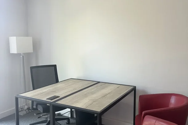 Bureau privé - 69570 - 2 postes - 600€