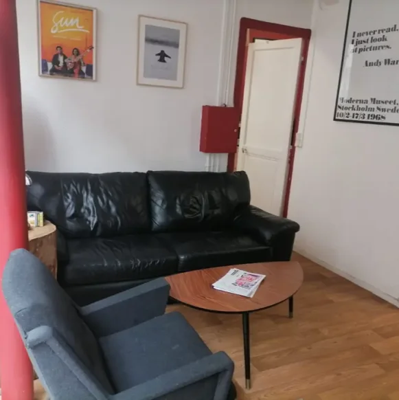 Open Space  3 postes Location bureau Impasse de la Baleine Paris 75011 - photo 4