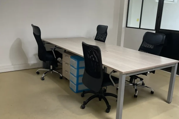 Open Space - 93100 - 4 postes - 130€