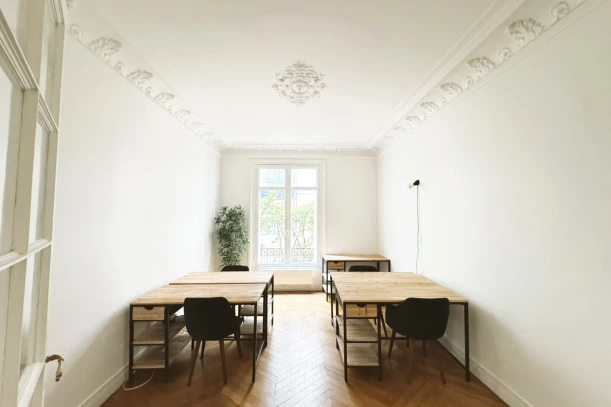 Bureau privé - 75017 - 5 postes - 1400€