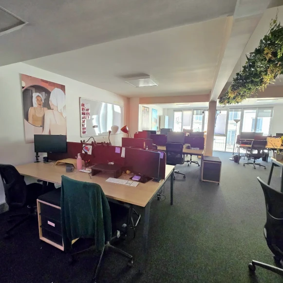 Bureau privé 42 m² 10 postes Coworking Rue de Rochechouart Paris 75009 - photo 5