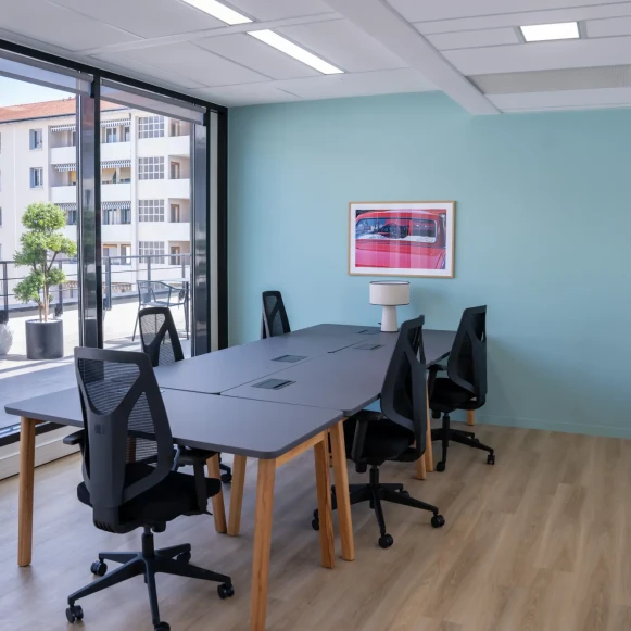 Bureau privé 22 m² 5 postes Coworking Cours Lafayette Lyon 69006 - photo 1