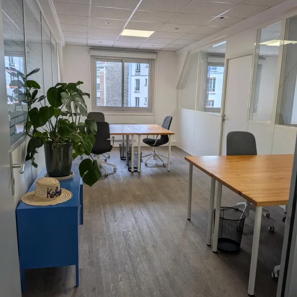 Bureau privé 35 m² 8 postes Coworking Rue Chanzy Paris 75011 - photo 1