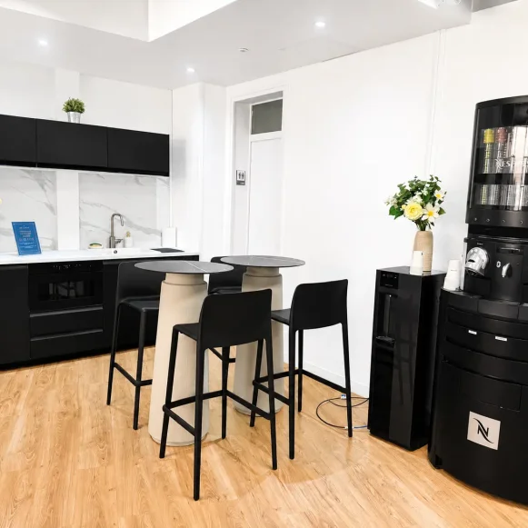 Bureau privé 14 m² 5 postes Location bureau Rue de Richelieu Paris 75002 - photo 1