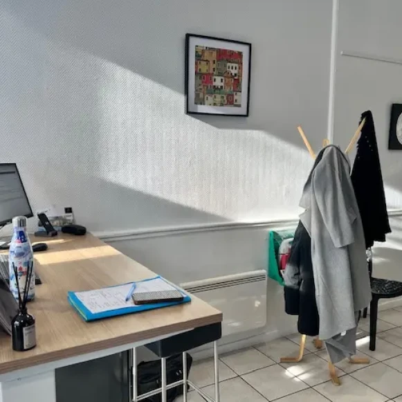 Bureau privé 24 m² 3 postes Coworking Rue d'Aubuisson Toulouse 31000 - photo 1
