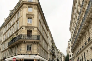 Jöro Rue Jean-Baptiste Pigalle