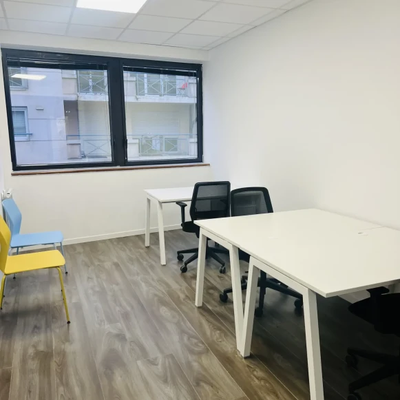 Bureau privé 18 m² 3 postes Location bureau Quai du Docteur Dervaux Asnières-sur-Seine 92600 - photo 1