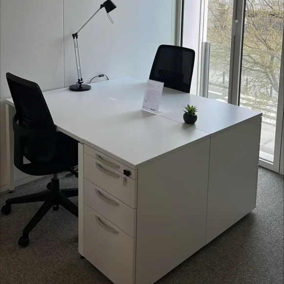 Bureau privé 7 m² 2 postes Coworking Mail Pablo Picasso Nantes 44000 - photo 1