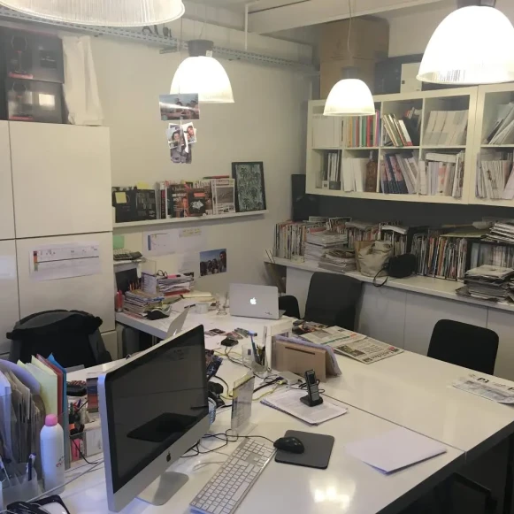 Bureau privé 15 m² 4 postes Location bureau Rue du Faubourg Saint-Antoine Paris 75011 - photo 2