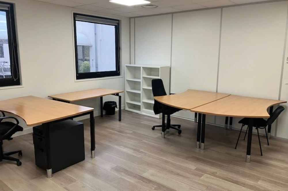 Bureau privé - 69760 - 4 postes - 890€