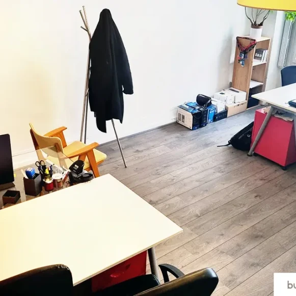 Bureau privé 21 m² 5 postes Location bureau Rue Meslay Paris 75003 - photo 2