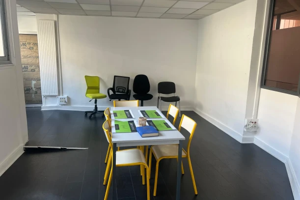 Bureau privé - 93100 - 6 postes - 1300€