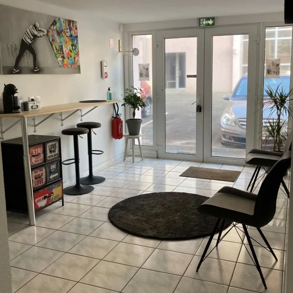 Bureau privé 13 m² 2 postes Coworking Rue de Huningue Saint-Louis 68300 - photo 3