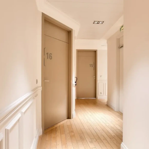 Bureau privé 15 m² 1 poste Coworking Rue de Forbin Marseille 13002 - photo 3