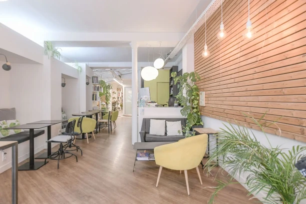 Open Space - 75002 - 8 postes - 360€