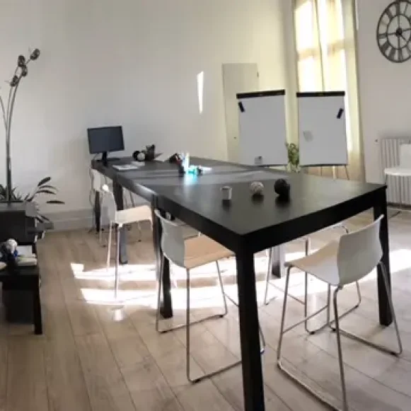 Bureau privé 20 m² 3 postes Coworking Cours de la Marne Bordeaux 33800 - photo 3