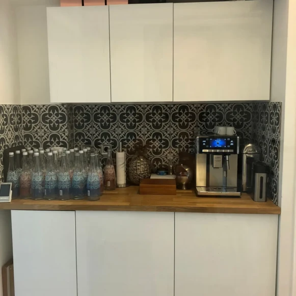 Bureau privé 15 m² 4 postes Coworking Rue de Sévigné Paris 75003 - photo 10