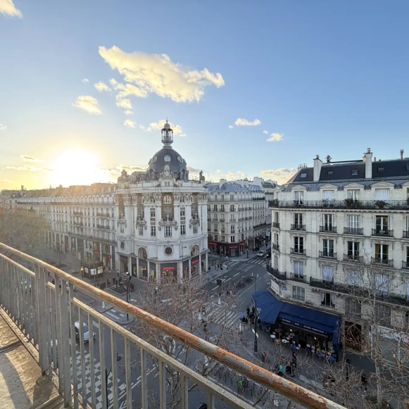 Bureau privé 26 m² 7 postes Location bureau Boulevard de Sébastopol Paris 75003 - photo 2