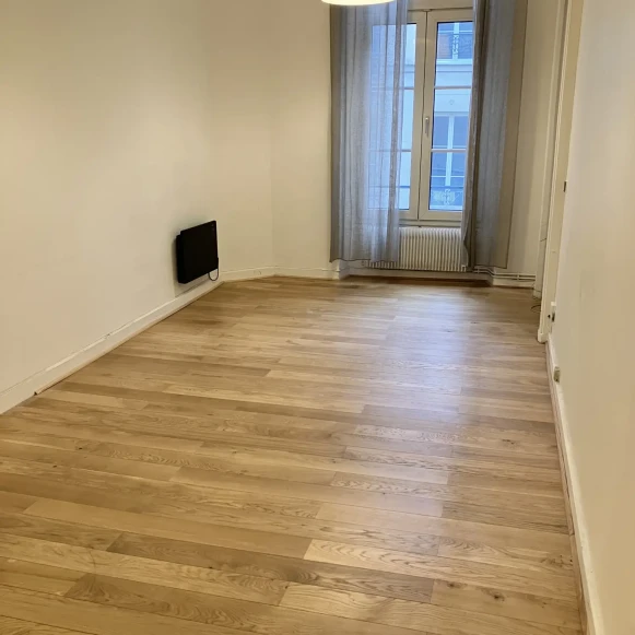 Espace indépendant 25 m² 4 postes Location bureau Rue de Rivoli Paris 75004 - photo 2