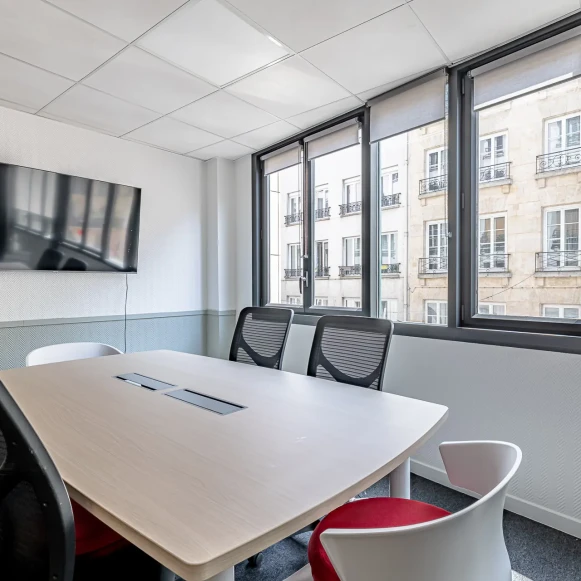 Bureau privé 20 m² 5 postes Coworking Rue de Rochechouart Paris 75009 - photo 1