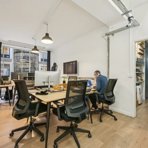 Espace indépendant 191 m² 40 postes Location bureau Rue des Petites Écuries Paris 75010 - photo 11