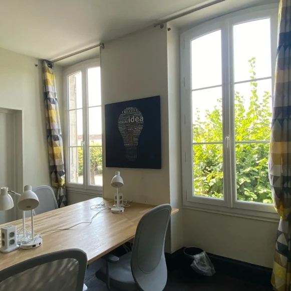 Open Space  4 postes Location bureau Avenue Port Mahon Charente-Maritime 17400 - photo 4