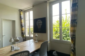 Open Space - 17400 - 4 postes - 325€