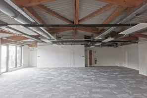 Bureau privé - 38240 - 20 postes - 4739€