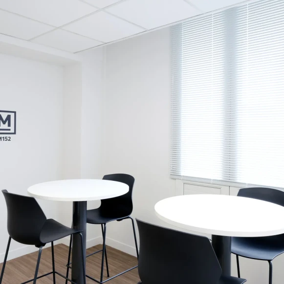 Bureau privé 25 m² 4 postes Coworking Rue de Paris Montreuil 93100 - photo 6