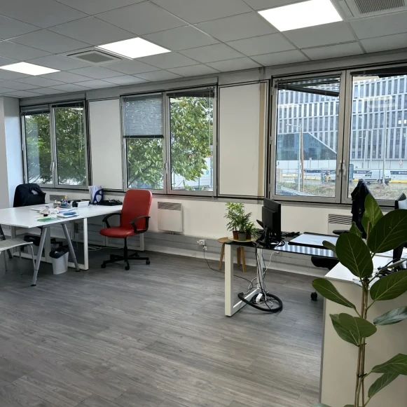 Bureau privé 99 m² 12 postes Location bureau Boulevard des Bouvets Nanterre 92000 - photo 12