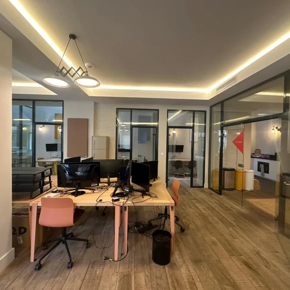 Espace indépendant 270 m² 40 postes Location bureau Rue Lucien Sampaix Paris 75010 - photo 6