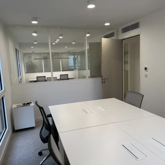 Bureau privé 15 m² 4 postes Location bureau Boulevard Carabacel Nice 06000 - photo 2