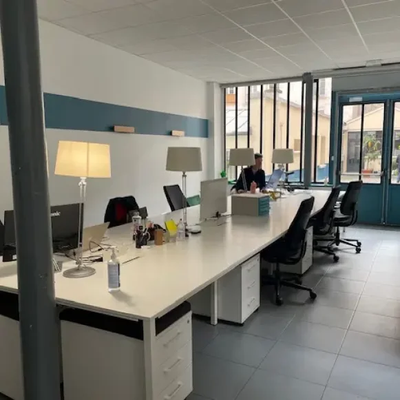 Open Space  4 postes Coworking Rue du Faubourg Saint-Martin Paris 75010 - photo 1