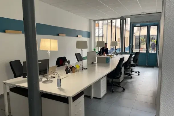 Open Space - 75010 - 4 postes - 300€