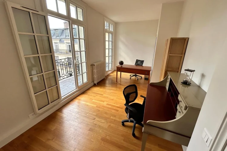 Bureau privé - 75017 - 2 postes - 1300€