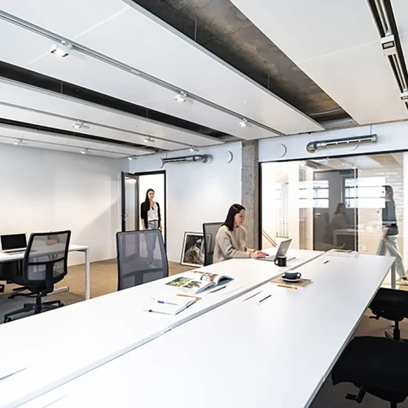 Bureau privé 38 m² 12 postes Coworking Boulevard Voltaire Paris 75011 - photo 1