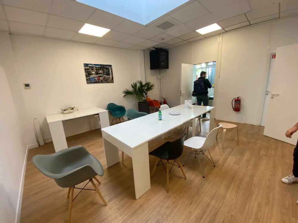 Espace indépendant - 92300 - 40 postes - 9500€