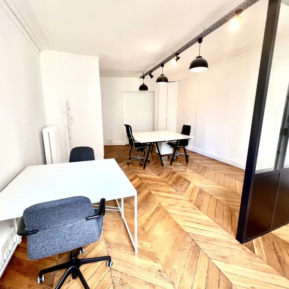 Bureau privé 25 m² 4 postes Location bureau Rue Coq Héron Paris 75001 - photo 3