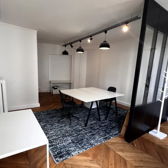 Bureau privé 25 m² 4 postes Location bureau Rue Coq Héron Paris 75001 - photo 3